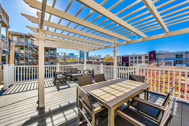 Foto del edificio - 1042 N Orleans St