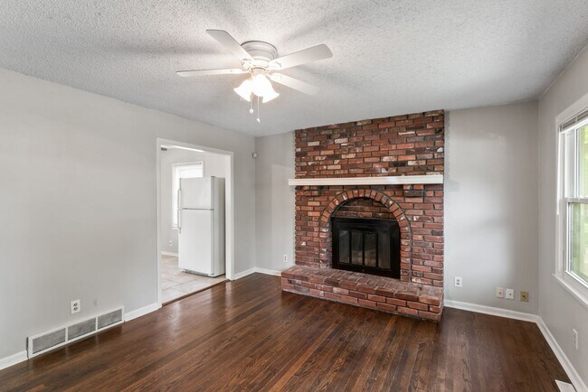 Foto del edificio - COMING SOON! 3 Bedroom 1 Bathroom in Grand...