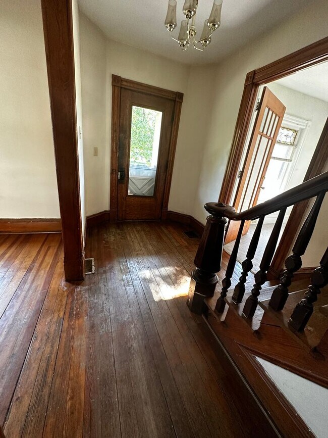 Foto del edificio - Newly Renovated 5 bedroom - Available June...