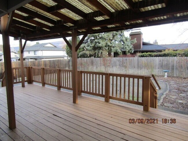 Foto del edificio - 3 bedroom, 2 bathroom, in East Medford