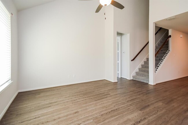 Building Photo - 24323 Huntcliff Dr