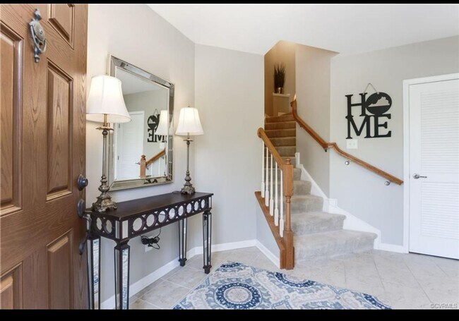 Foto del edificio - Beautiful 3 Bedroom Townhouse in West Broad Village