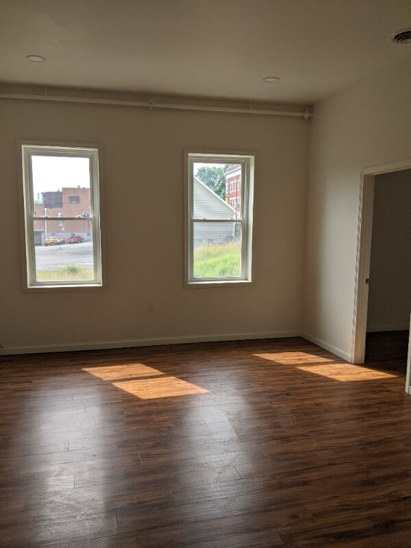 Foto del edificio - 518 N State St