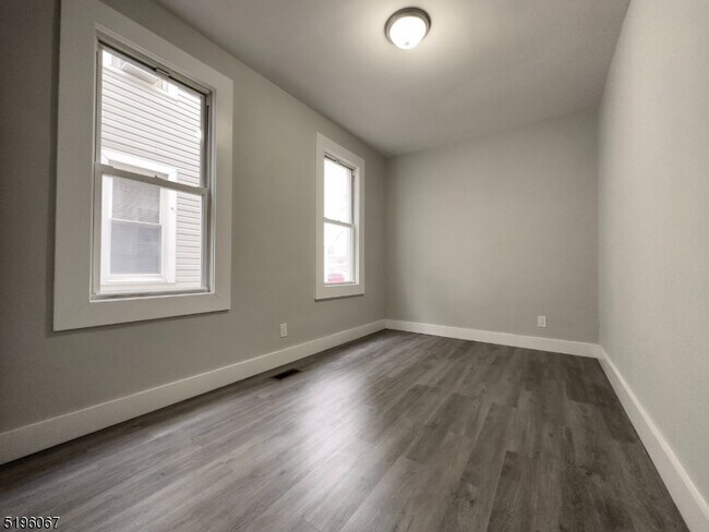 Building Photo - 39 Grove St