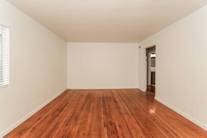 Foto del edificio - 2369 E 21st St
