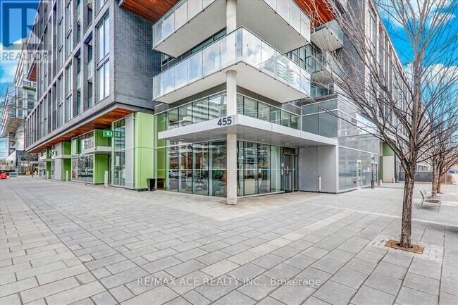 Photo du bâtiment - 455-S455 Front St E