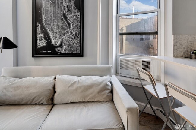 Building Photo - 325 West 21st Street