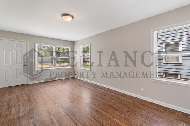 Building Photo - 1122 S Quentin St