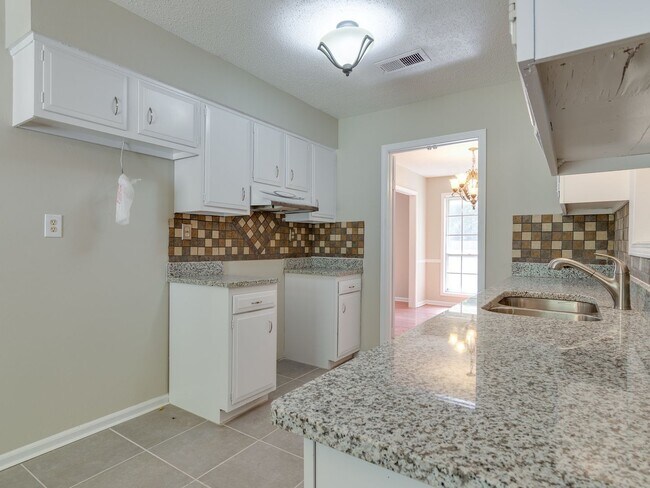 Foto del edificio - Perfectly renovated 3BR/2B available for rent!