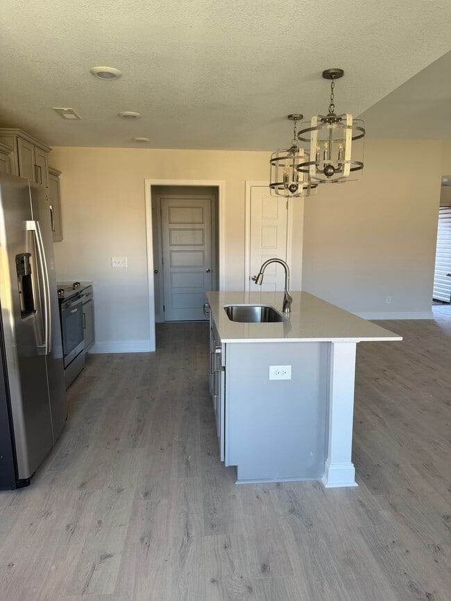 Building Photo - Brand New Three Bedroom