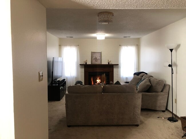 Building Photo - 3701 Candlewyck Club Dr