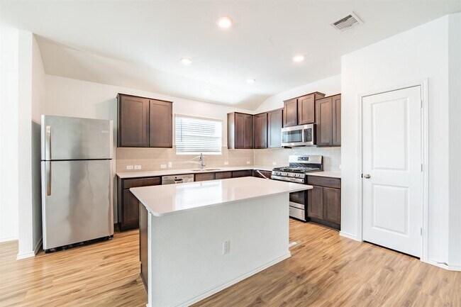 Foto del edificio - 322 Arnage Dr