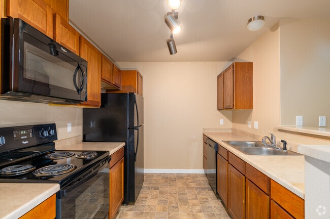 2BR, 2BA - 1040SF - Kitchen - Basalt Ridge Apartments