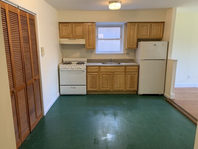 Interior Photo - 8 Reeve Pl
