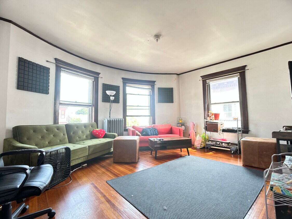 Foto principal - 324 Faneuil St