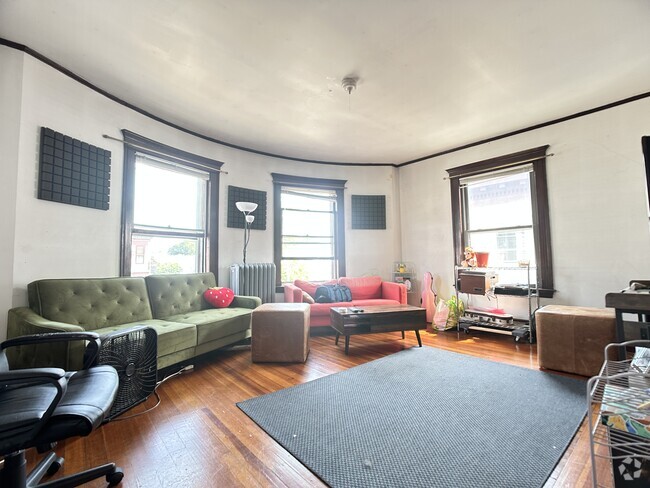 Building Photo - 324 Faneuil St