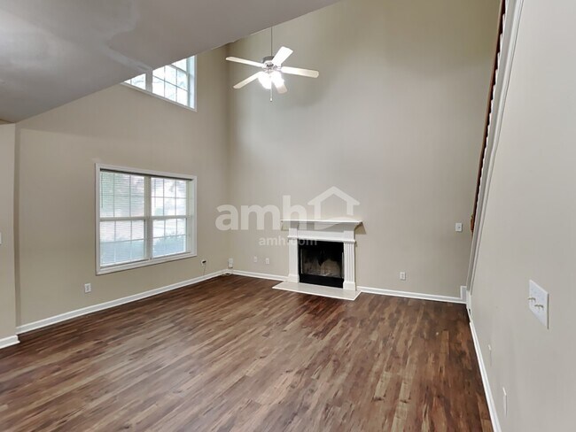 Foto del edificio - 6433 Grand Hickory Dr