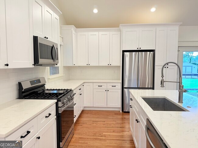 Foto del edificio - 3300 Ridgecrest Rd