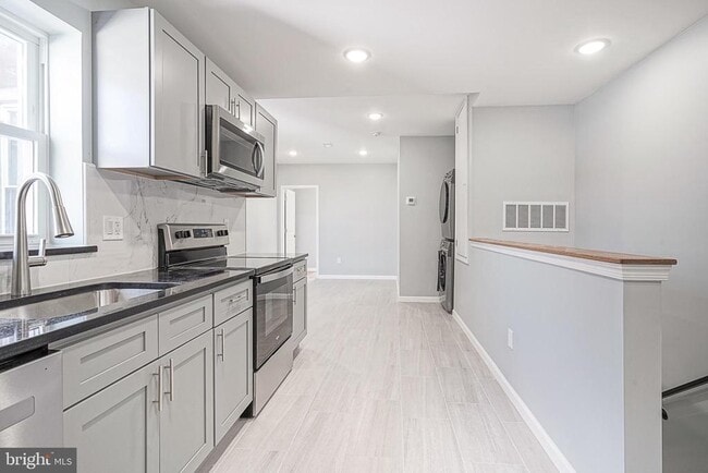 Building Photo - 1441 Tasker St