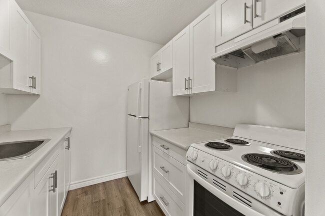 Building Photo - Rivershore Tower Apartments