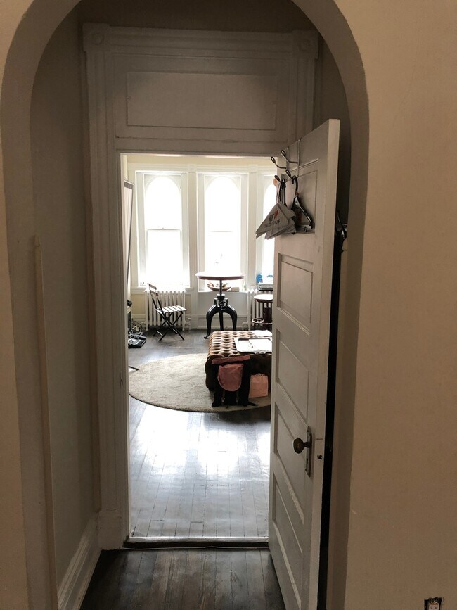 Building Photo - Amazing Dupont Find