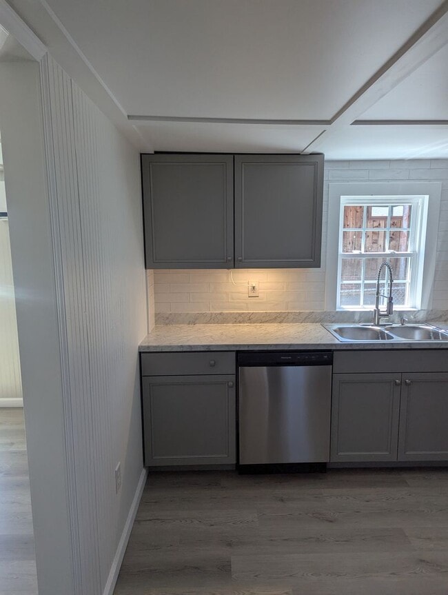 Building Photo - Newly remodeled 2 bedroom 1 bath home