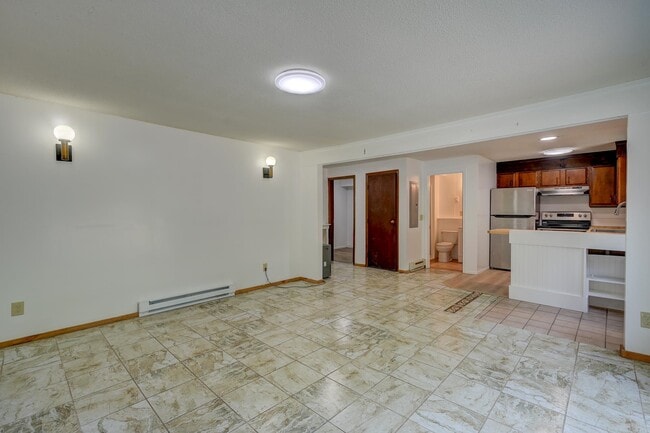 Building Photo - 12 Emery Ln