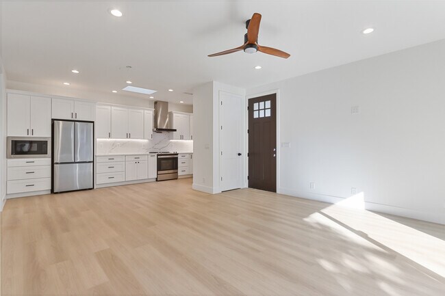 Building Photo - 552 Sequoia Dr