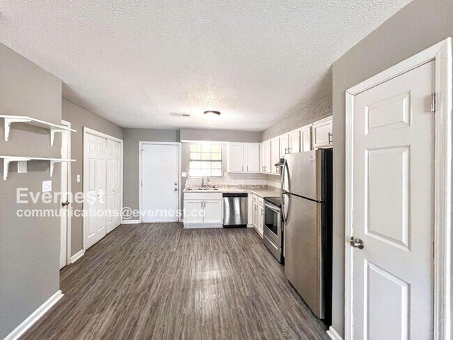 Foto del edificio - 1800 Labette Manor Dr