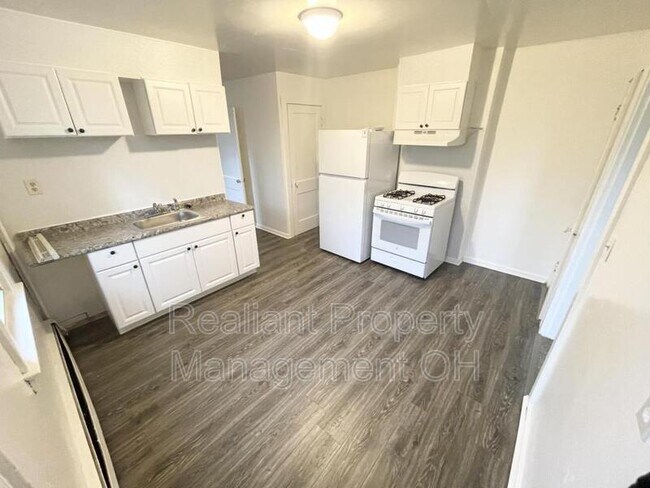 Foto del edificio - 240 N Wayne Ave