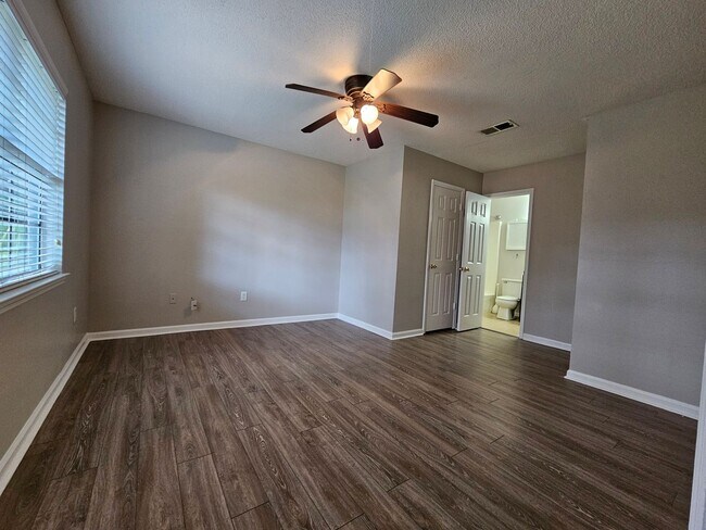 Foto del edificio - **Newly remodeled kitchen **  2 bedroom, 2bath Isle of Hope home with fenced in backyard and scre...