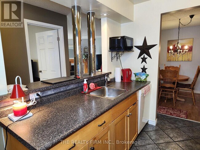 Photo du bâtiment - 735 Deveron Crescent