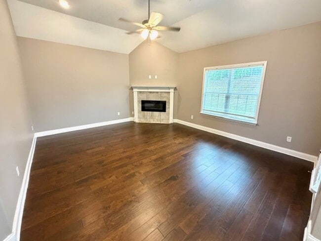 Photo - DarwoodDrive6321 Apartment