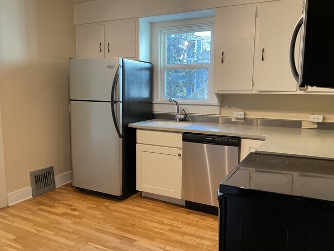 Kitchen - 3069 Broadway St