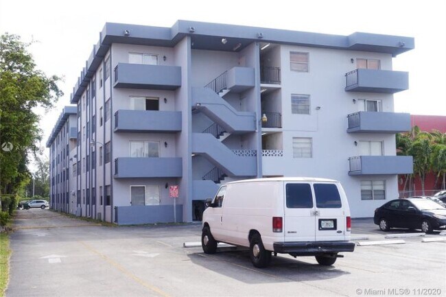 Foto del edificio - 495 NW 72nd Ave