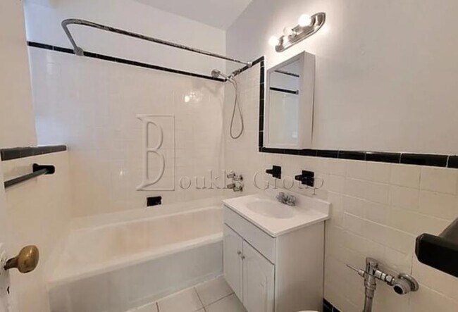 Foto del edificio - 1 bedroom in BAYSIDE NY 11361
