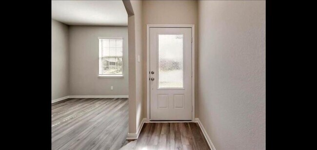 Building Photo - 105 Lamont Rd