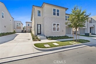 Building Photo - 200 Brackens