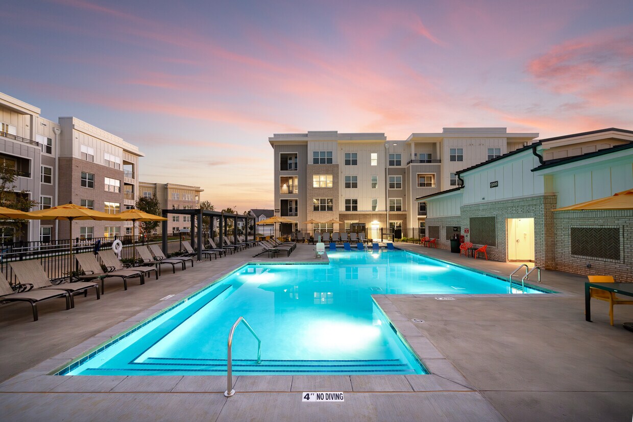 Foto principal - Abberly Royal Creek Apartment Homes