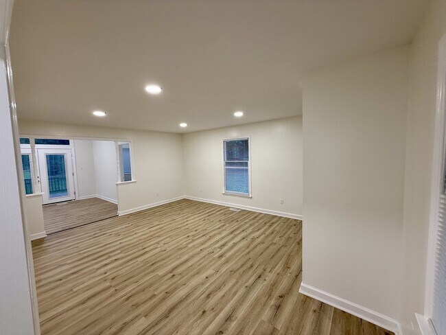 Foto del edificio - 140 White Oak Cir