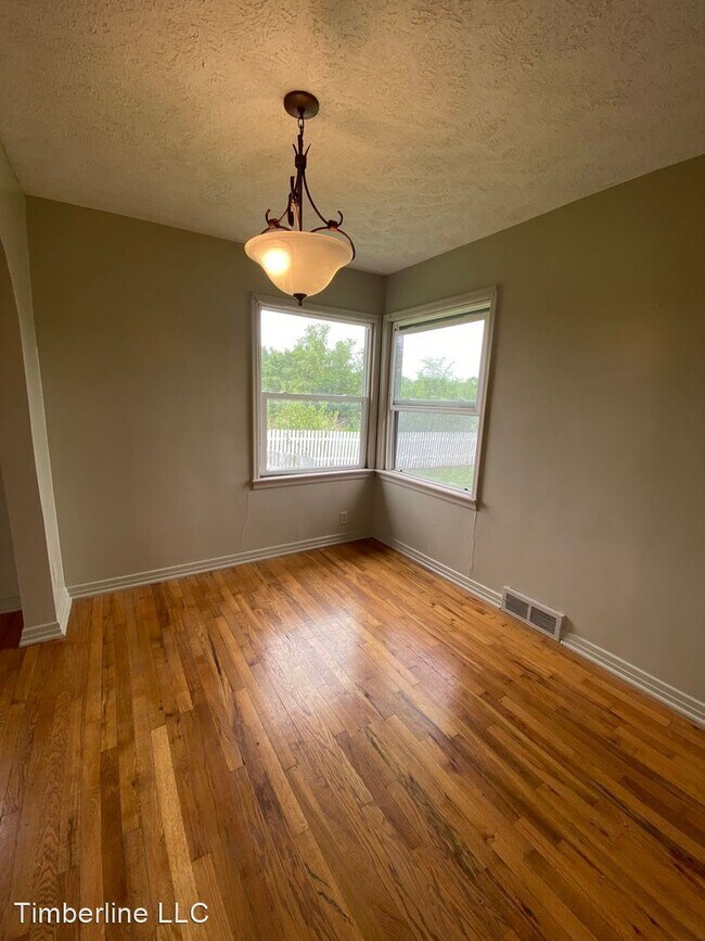 Building Photo - 3 br, 1 bath House - 2400 S 98th