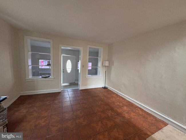 Building Photo - 198 W Thelma St