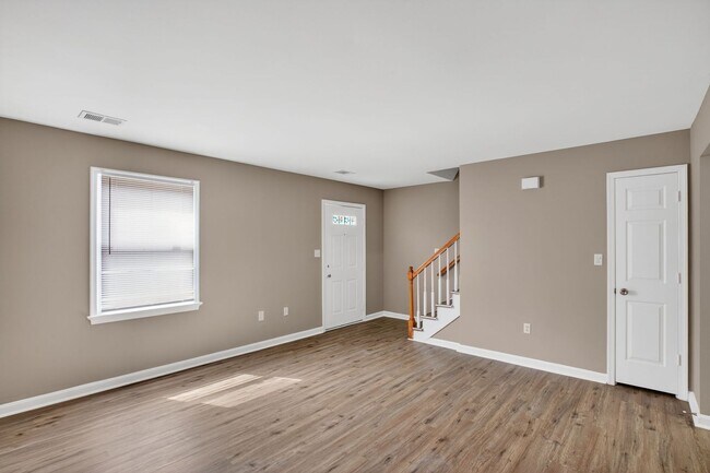 Foto del edificio - 2 Bedroom 2.5 Bath End Unit Townhouse in Fredericksburg