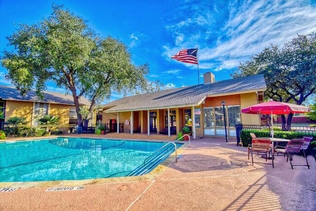 Foto del edificio - 1370 Rigsbee Dr