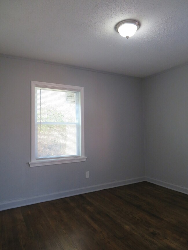 Building Photo - 1385 Kimball Cove