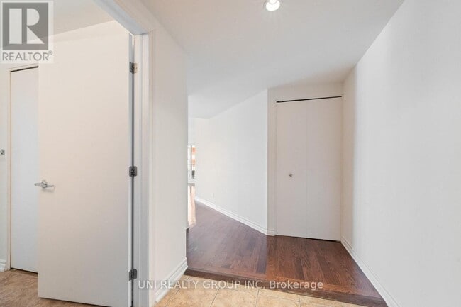 Building Photo - 234-234 Rideau St