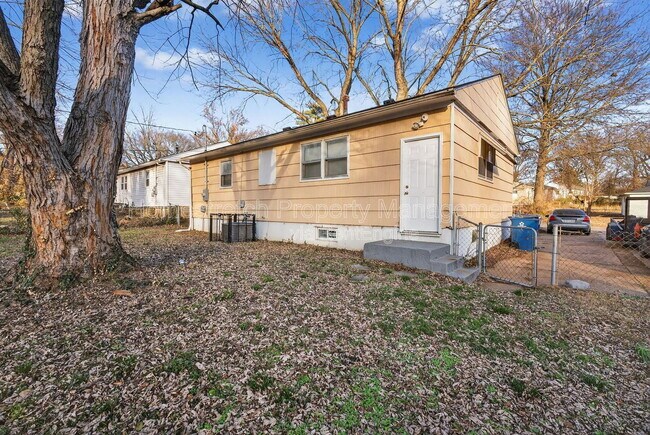 Foto del edificio - 9855 Medford Dr