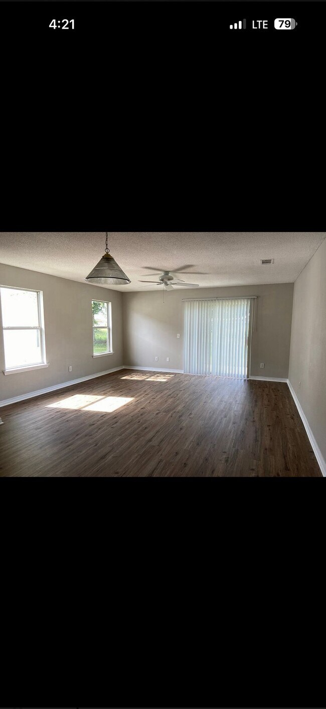 Foto del edificio - 11111 Chippewa Way