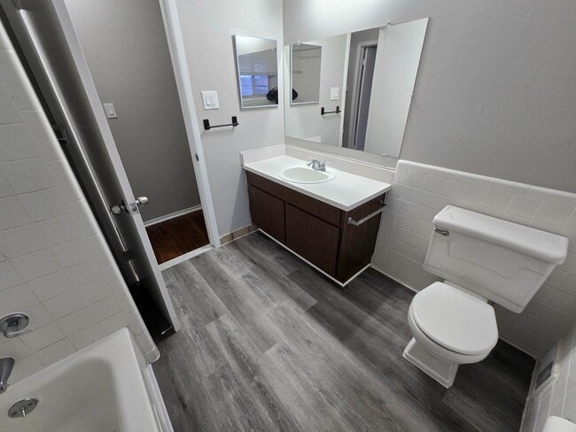 Building Photo - The Marshall Place