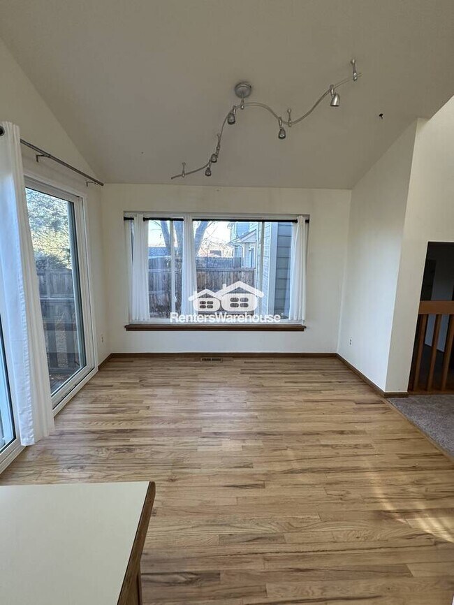 Foto del edificio - Bright, Spacious, and Perfectly Designed – Your Dream Tri-Level Home Awaits!